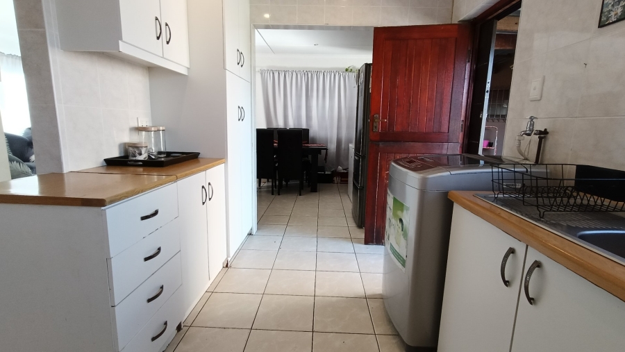 4 Bedroom Property for Sale in Delvillepark Western Cape